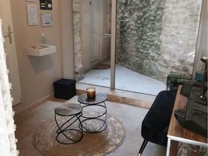 Murs commerciaux sur les quais