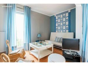 Centre ville d’été  à 5 mns à pieds de la plage  la gare  tous commerces. Meublé  calme  p