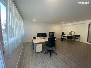 Espace de travail disponible dans un cadre professionnel