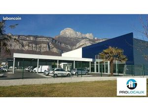 Local commercial 900 m²