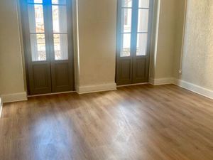 Immeuble rénové 5 Apparts + Local commercial