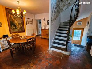 Vends Belle maison de ville – 163 m² + studio 24m2+ dépendances  cave voûtée et cour végét
