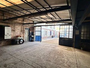 Loft / hall / bureau