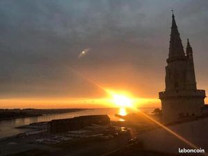Duplex vue mer rue sur les murs