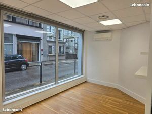 Local commercial ou bureaux + place de parking