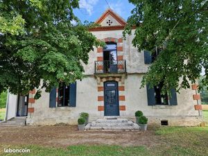 Maison de maître 263 m²  7 ch  grange  4 ha – Particulier