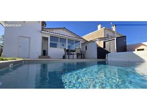 Maison piscine et dépendance