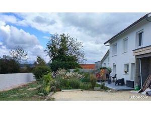 Grande maison de plus de 200 m2 de deux logements rdc + r1 sans vis à vis avec trois jardi