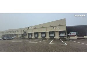 Local industriel 3 857 m²