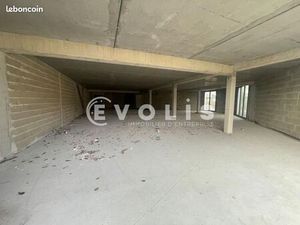 Local commercial 256 m²