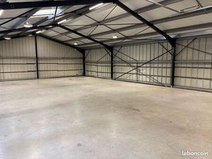 Local d’activité 180 m² – idéal artisan / PME – Sainte-Eulalie