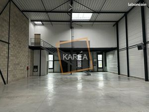 Local bureaux 305 m²