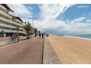 Appartement T4 + 2 lots de garages à la residence la croisiere   au 3 eme etage   la plage