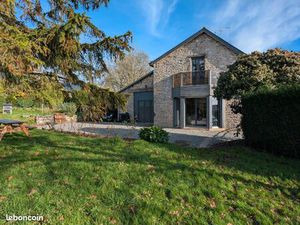 Maison en pierre entièrement rénovée - 146 m² - Terrain clos de 1 700 m²
