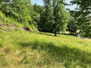 Grand terrain constructible 3370m2 à Bourgs-sur-Colagne