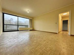 Superbe appartement rénové avec grande terrasse et cave