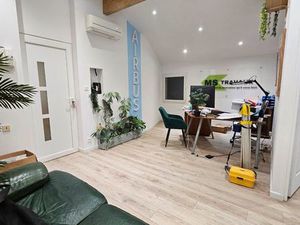 Double bureaux 45 m2 en étage sans ascenseur ƙ