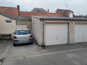 Garage de 15 m2 avec mezzanine  très étanche  porte basculante standard neuve