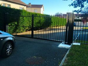 Lot de 2 places de parking sécurisées