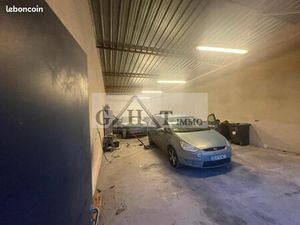 Local industriel 105 m²