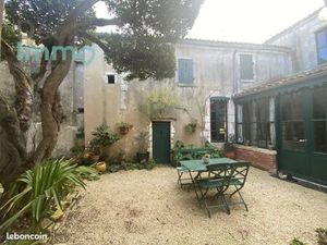 Maison 8 pièces 250 m²