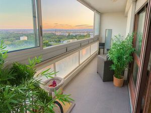 Superbe T4 lumineux de 115 m² avec vue panoramique  balcons et accès rapide à Lyon