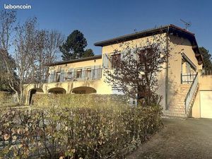 Maison - 250 m² - 10 pièces à Courpière