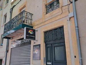 Immeuble en monopropriété 240 m² avec local commercial  appartement et garage Nîmes Roosev