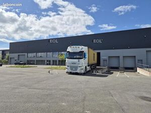 Local industriel 3 210 m²