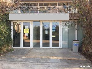 Local 215 m² à louer avec parking 230 m²