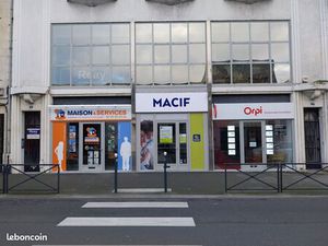 Local commercial ou bureaux avec vitrine 125m² en hyper-centre de Châtellerault