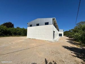 Local artisanal et commercial