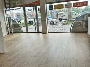 Local commercial 75m2 Rive droite