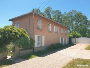 Propriété 234m2  11200m2 de terrain  2 min de Charlieu