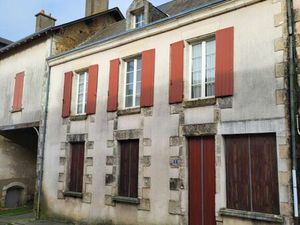 Maison sur étage Mazieres en gâtine avec petit jardin