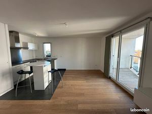 Vente en direct apparemment t3 au prix d’achat lumineux avec balcon et parking couvert sec