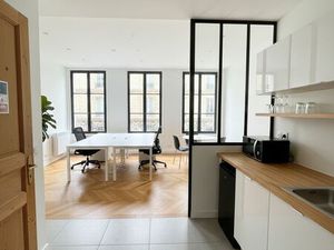 Bureau 45m2 - Proche Métro 14 et commerces