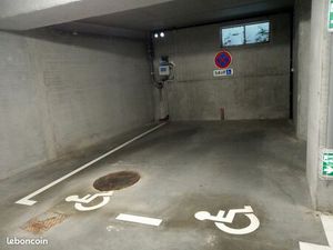 Parking PMR 16.5M2 Couvert/Sécurisé-équipé 220V- Les Sables d'Olonne