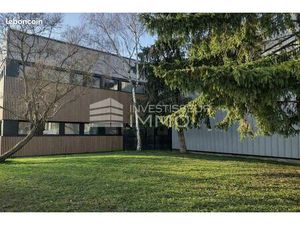 Local industriel 1 900 m²