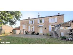 Maison Poitevine Hypercentre de Neuville de Poitou