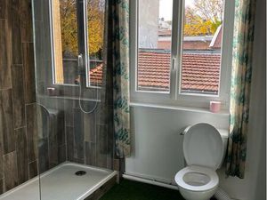 Part loue maison de ville