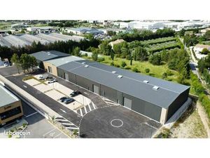 Batiment de stockage local commercial