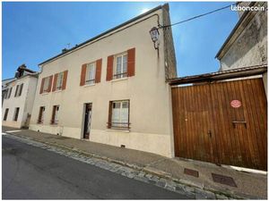 Maison + Dépendances 730 m2 a Ecquevilly