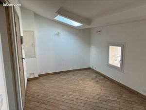 Studio rénové au cœur du village de Valbonne