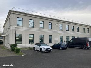 Local bureaux 721 m²