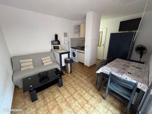 St Maxime  proche du centre-ville T2  24 m² MEUBLE  terrasse 40 m² une place de parking pr