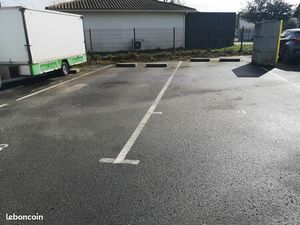 7 grandes places de parking extérieures – Proximité immédiate rocade bordelaise (Sortie 20