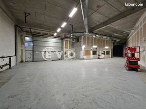 Local d'activité 596 m²