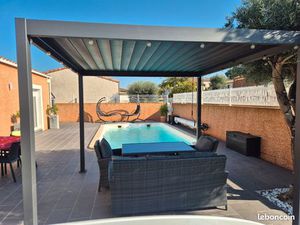 Villa avec jolie vue d'une superficie total de 207m2 sur un terrain de 440 m2 avec piscine