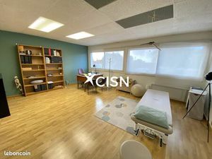 Local 33 m² Sautron